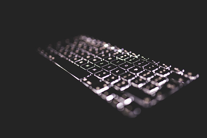 発光するキーボード