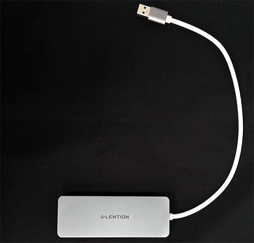 本体にはLENTIONロゴのみ、ケーブルは白で、USBコネクタは本体と同色になっています