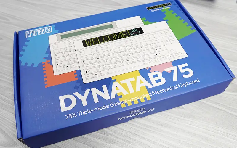 Epomaker DynaTab 75xパッケージ写真 青色の箱でポップな印象