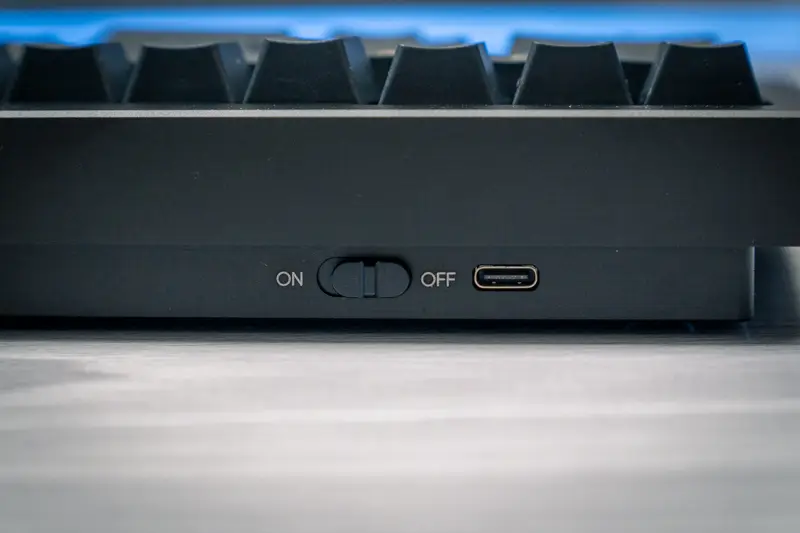 Epomaker Tide Alice電源スイッチ部分を拡大した写真
