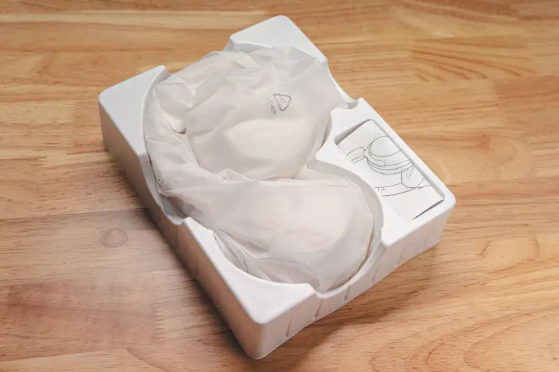 QCY H3sのパッケージの写真 外箱を外して梱包状態を確認