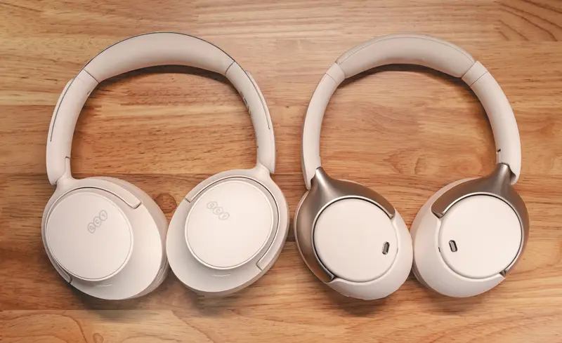 QCY H3sとH3 Proを並べた写真 H3 Ptoはゴールドの加飾部品があり高級感がある