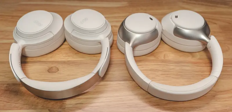 QCY H3sとH3 Proを並べた写真 H3 Proはヘッドバンドがクッションと同素材で覆われているが、H3sは金属がむき出しになている