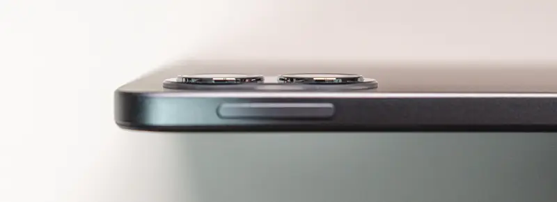 Redmi Pad 2 Pro本体裏面カメラ部分を側面から撮った写真