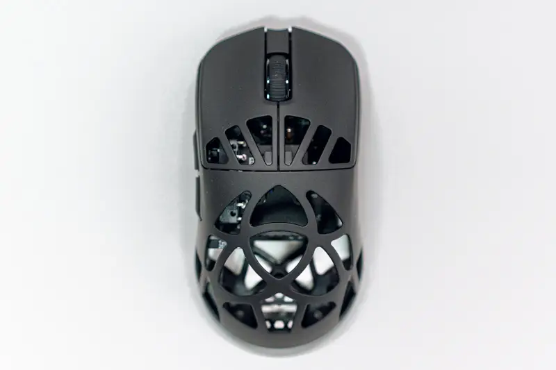 Epomaker Carbon Xマウス本体を直上から写した写真