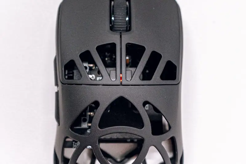 Epomaker Carbon X本体上部のDPI LED部分を拡大した写真