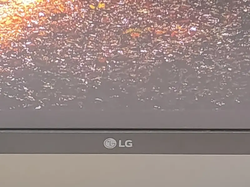 Redmi Pad 2 Proのアウトカメラでデスクを撮影した写真 6倍ズームしているが、デジタルズームなので解像度が悪化している