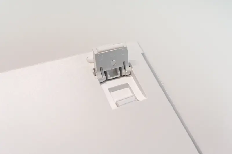 Epomaker TH87 JISのチルトスタンドを拡大した写真 2段階目