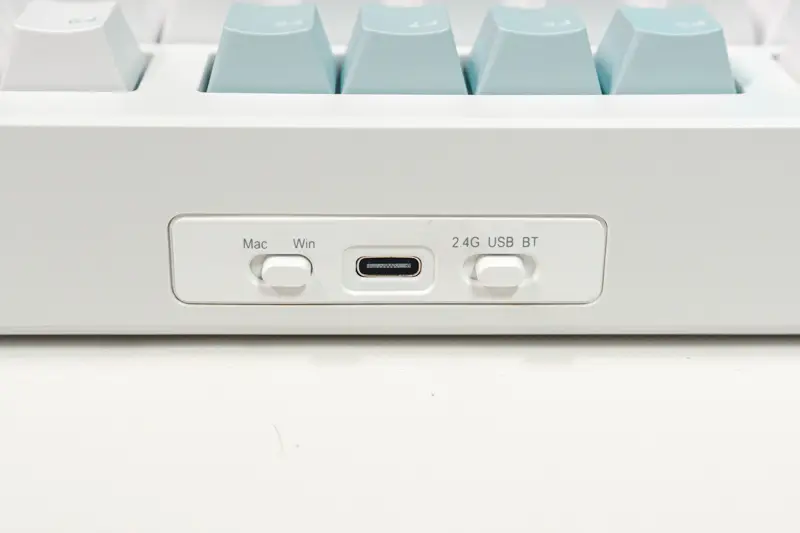 Epomaker TH87 JISのスイッチ部分を拡大した写真